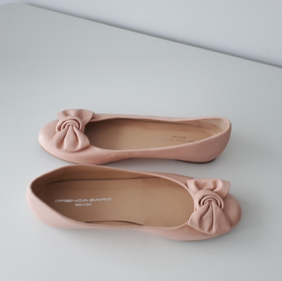 Shoes - Picture 1 of 4